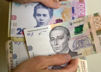 Деякі українці мають право на додаткові виплати за певні заслуги: хто отримає кошти у 2023 році | Економіка