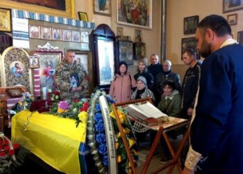 “Добрий хлопець був, безстрашний”. Сумчани провели в останню путь воїна Романа Ломакіна – Суми та область