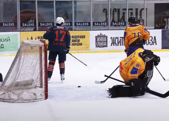 ХК «Кременчук» у непростому матчі переміг «Харківських берсерків» (відео) • Хокей •