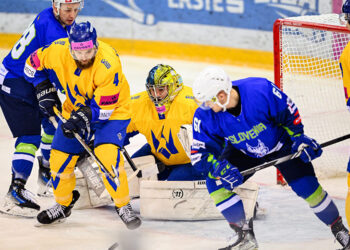 Хокеїсти ХК «Кременчук» у складі збірної України перемогли Словенію • Хокей •