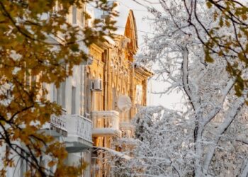 Метель осенью в Одессе – это еще и красиво: самые яркие кадры непогоды