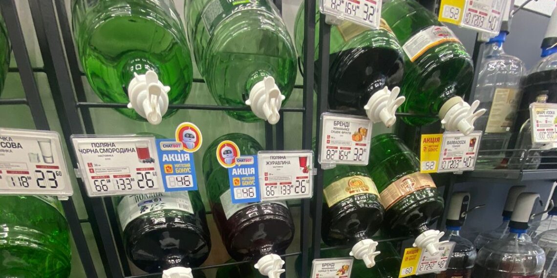 На Київщині викрили ділків, які продавали контрафактний алкоголь (ФОТО)