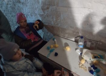 На Кролевеччині діти в укритті роблять захисникам обереги – Суми та область