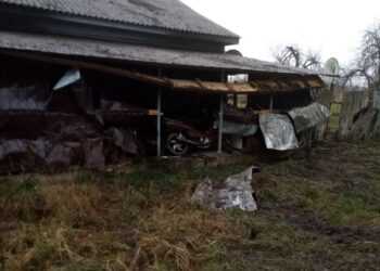 На Сумщині внаслідок обстрілів пошкоджено приватний житловий будинок, гараж та ЛЕП – Суми та область