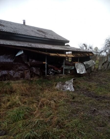 На Сумщині внаслідок обстрілів пошкоджено приватний житловий будинок, гараж та ЛЕП – Суми та область