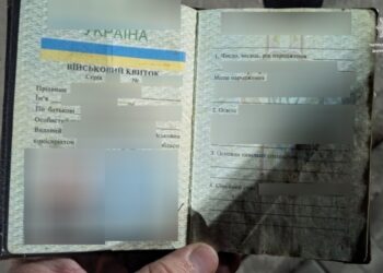 Патрульні Дніпра виявили чоловіка з ймовірно підробленими документами