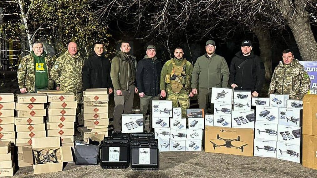Представники Київщини передали воїнам 72-ї бригади дрони