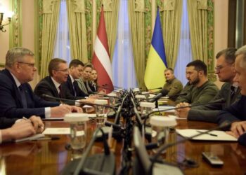 Президенти України та Латвії під час зустрічі в Києві обговорили стале постачання та виробництво снарядів, зброї для Сил оборони