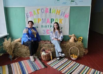 Смаколики, патріотичні прикраси та обереги: у Ніжиловицькій гімназії відбувся ярмарок