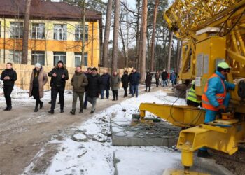 Спецкомісія перевірила відбудову двох навчальних закладів у Гостомелі