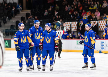 Трьох хокеїстів «Кременчука» викликали на збори до національної збірної • Хокей •