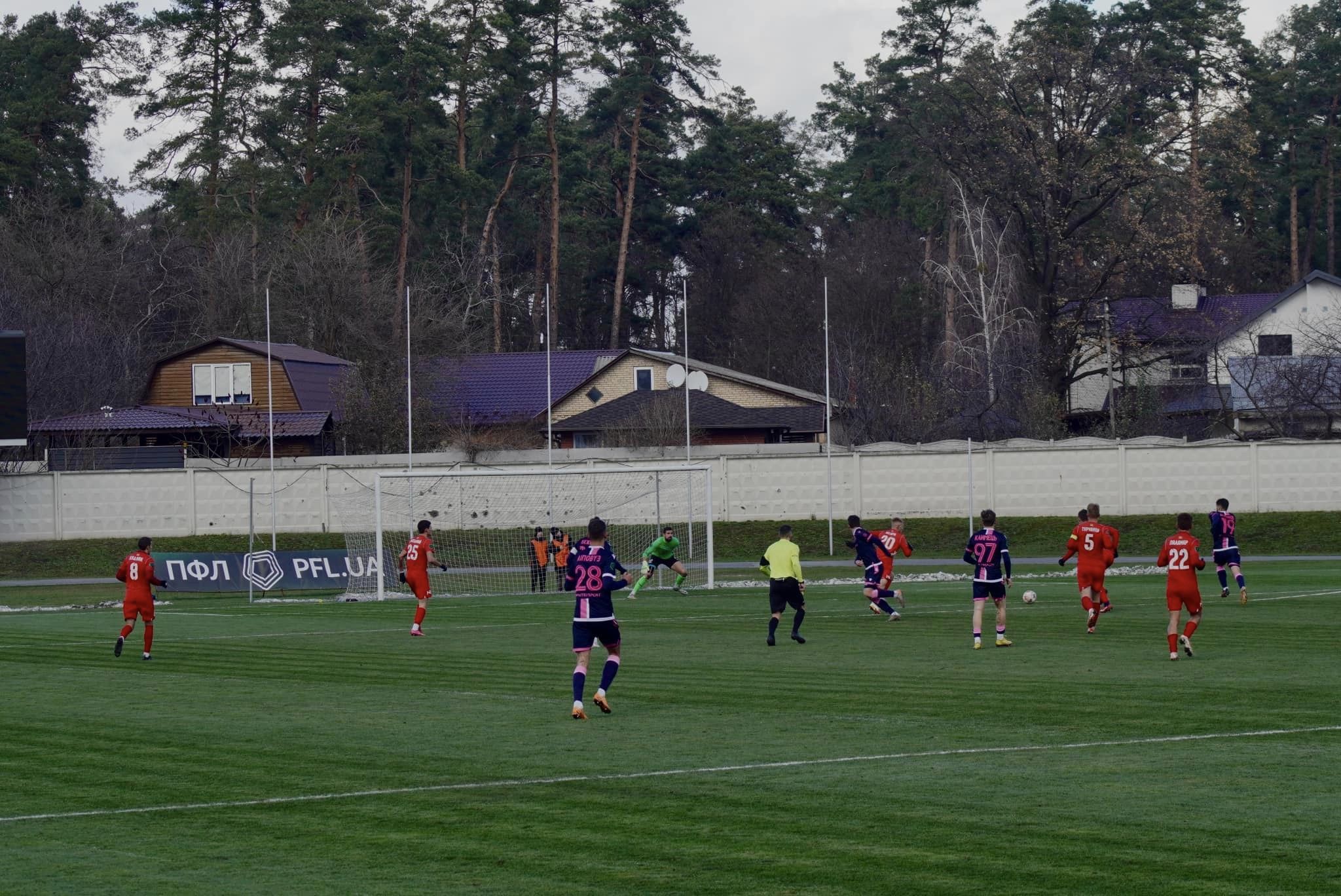 На зображенні може бути: 11 людей, гравці в футбол, люди грають у футбол та текст «8 nфл PFL.UA»
