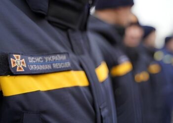 У Дніпрі чоловік застряг у вентиляційний шахті