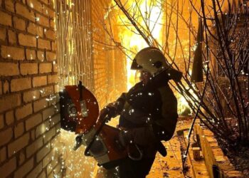 У Фастові надзвичайники врятували із пожежі двох літніх людей