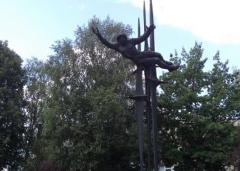 У Львові демонтують пам’ятник Валентині Терешковій – Перший львівській портал