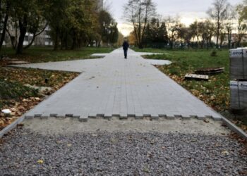 У Львові таки продовжать облаштування тротуару на Стрийській, що веде до онколікарні – Перший львівській портал