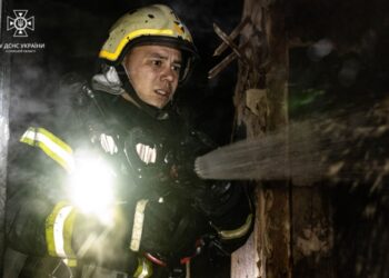 У Сумах під час ліквідації загоряння квартири вогнеборці врятували шестеро громадян, з них дві дитини – Суми та область