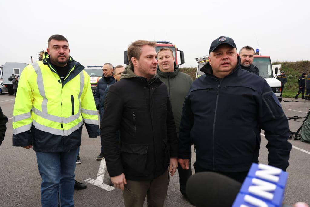 На зображенні може бути: 6 людей