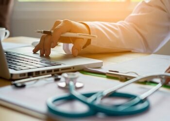 Українцям дозволили відкривати лікарняний дистанційно. За яких умов – Перший львівській портал