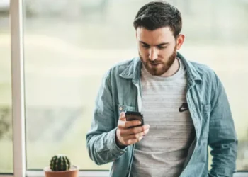 В Дію додали нову послугу, яка спрощує життя: що стало доступно українцям | Економіка