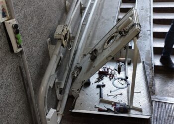В Одессе сломали электроподъемник для людей с инвалидностью