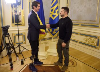 Зеленський нагородив орденом важко пораненого на Київщині американського журналіста