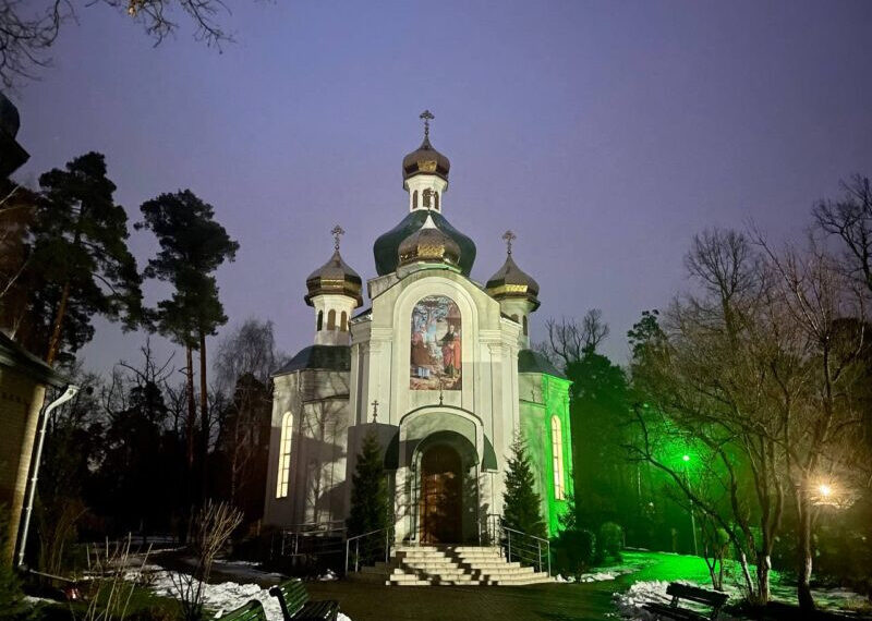Сьогодні у Бучі вперше залунала літургія українською у храмі Апостолів Петра і Павла (ВІДЕО), фото – Київщіна