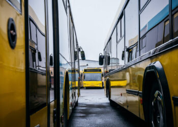 У Києві відновили рух тролейбусів та автобусів на Воскресенському проспекті | Київщіна