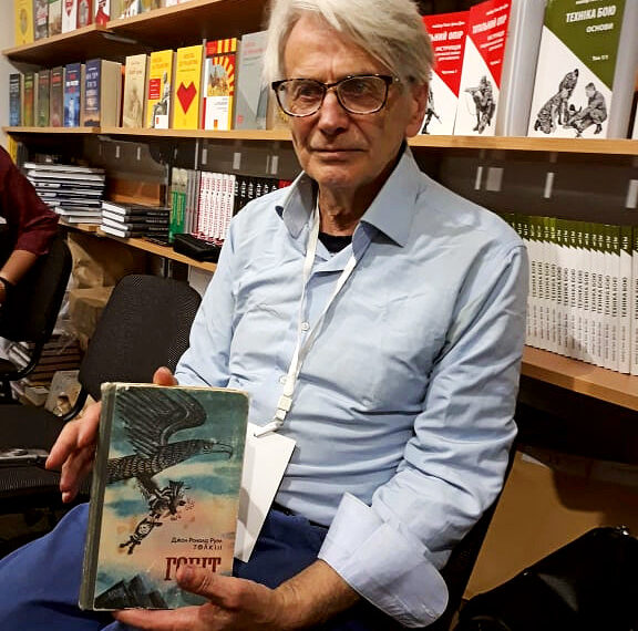 Знайшли мертвим у кімнаті, – помер відомий український перекладач “Гобіта” і “Володаря перснів”, фото – Київщіна