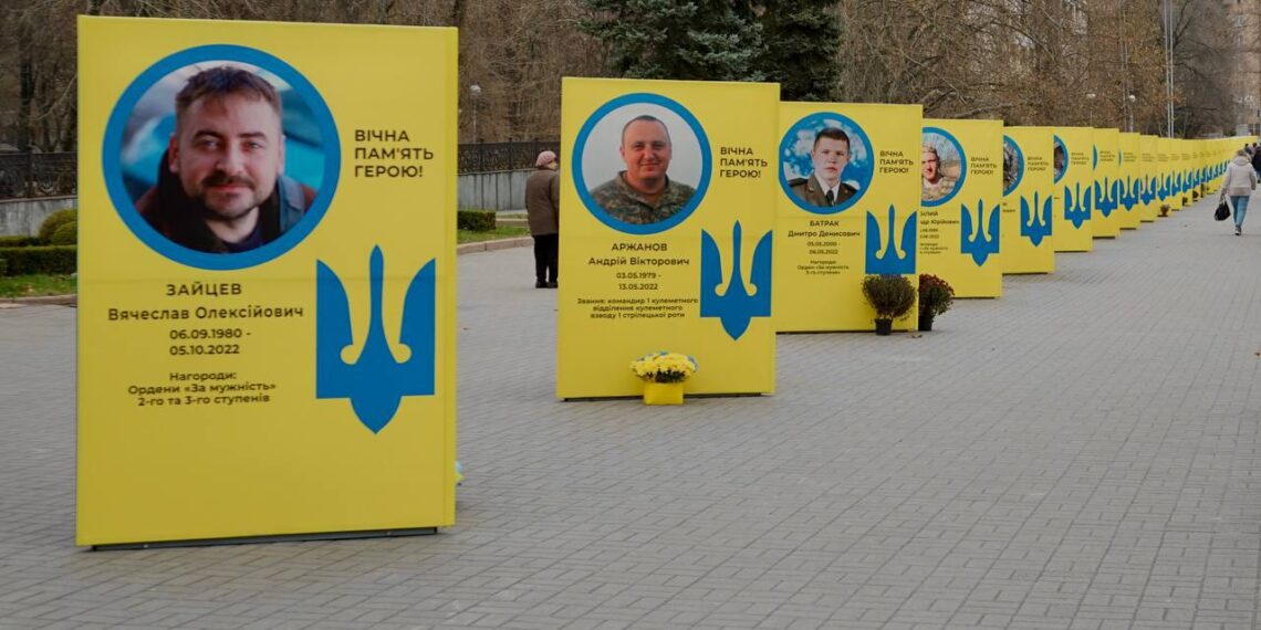 Біля Запорізької міськради встановили ще 20 призм пам’яті |