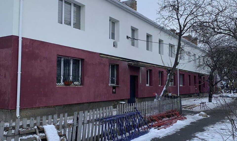 В Ірпені триває відновлення двох багатоквартирних житлових будинків на вулиці Гостомельське шосе за кошти Фонду ліквідації наслідків, фото – Київщіна