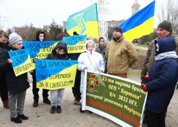 У Запоріжжі висадили Алею на підтримку військовополонених |