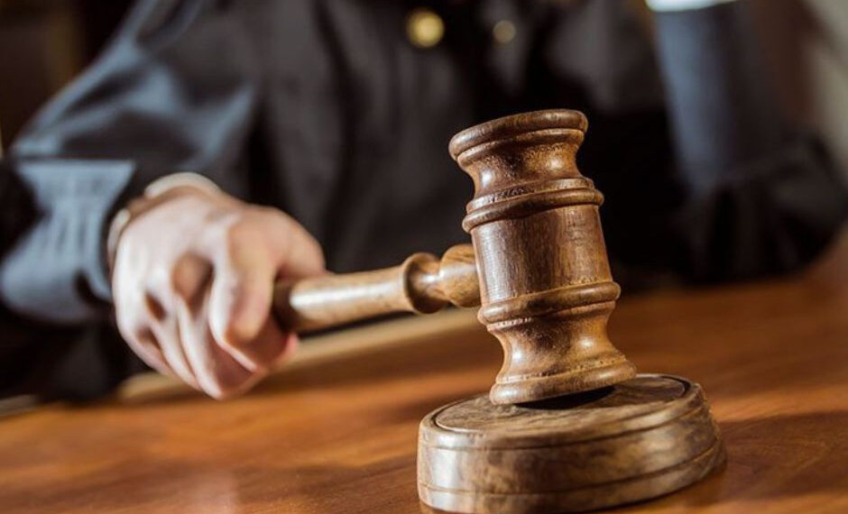 В Україні засудили російського військового, який пограбував будинок місцевого під час окупації Мощуна, фото – Київщіна