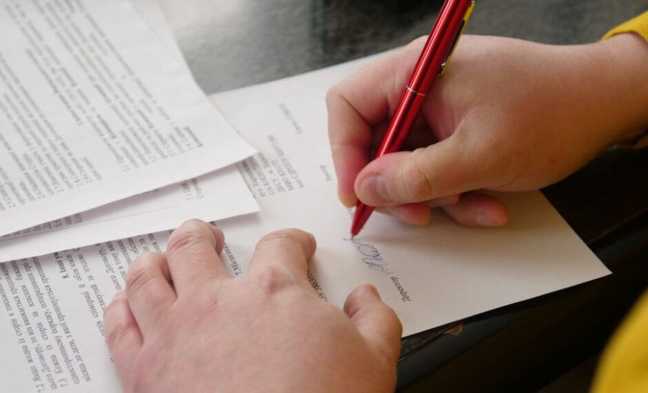 Під час відбудови гімназії біля Бучі підрядник привласнив 200 тис. грн благодійних грошей, фото – Київщіна