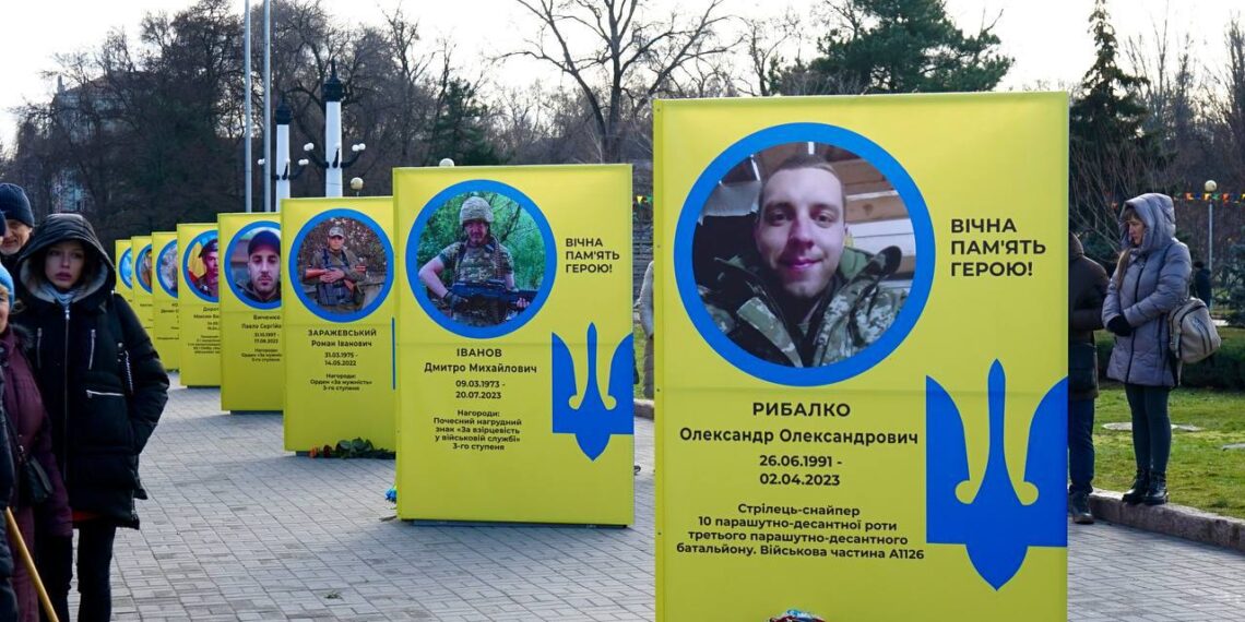 Ще 34 призми з портретами загиблих захисників встановили в Запоріжжі |