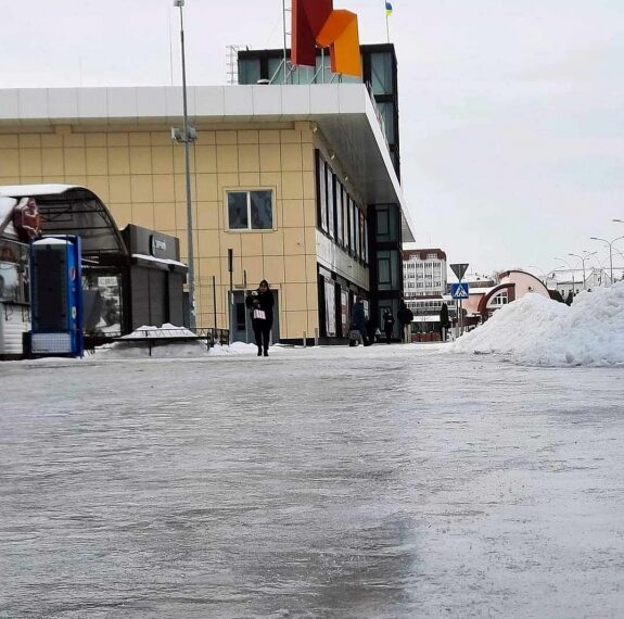 Через непосипані тротуари в Сумах на третину зріс вуличний травматизм – Суми та область