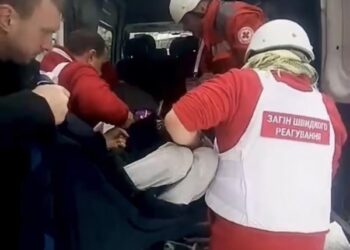 Червоний Хрест допоміг евакуювати із Середино-Буди родину, в якій чоловік із ДЦП – Суми та область