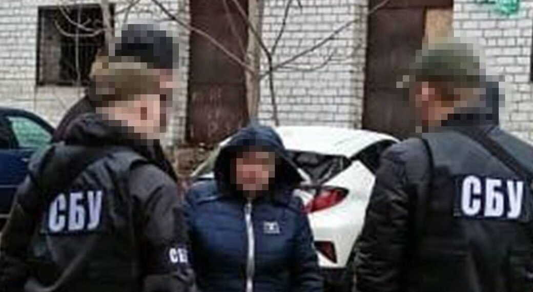 Наводила ракети на позиції військових – у Запоріжжі викрили хористку храму |