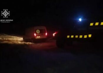 На Буринщині рятувальники надали допомогу водію “швидкої” – Суми та область