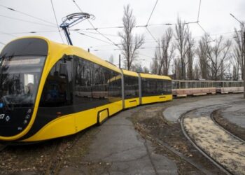 На лівому березі Києва вийшли на лінії нові українські трамваї Татра-Юг – Перший львівській портал