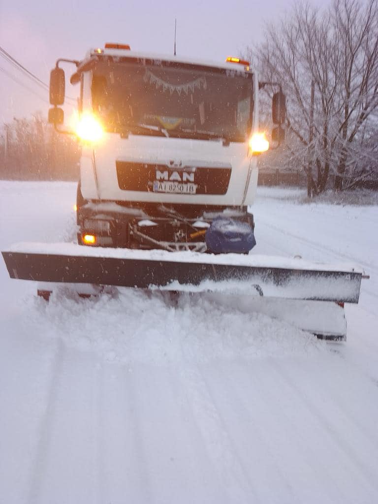 На зображенні може бути: снігоочисник та текст