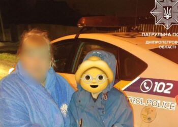 Патрульні Дніпра допомогли 87-річній жінці дістатися дому