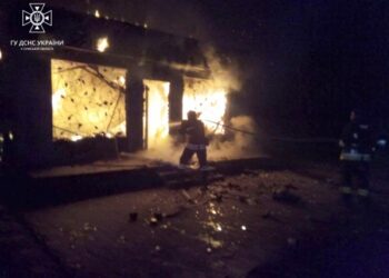 Під Сумами ліквідували пожежу, спричинену ворожим обстрілом – Суми та область