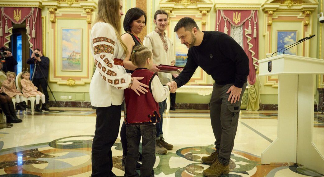 Президент Зеленський передав орден “Золота Зірка” сім’ї полеглого захисника з Боярки