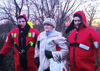 Рятувальники допомогли незрячій жінці з Переяслава, яка заблукала в чагарниках