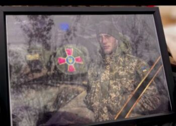 У Путивлі провели в останню путь захисника Дениса Храпача – Суми та область