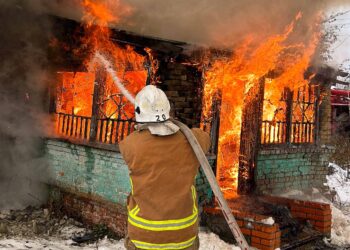 У Ржищівській громаді під час ліквідації пожежі рятувальники знайшли тіло жінки