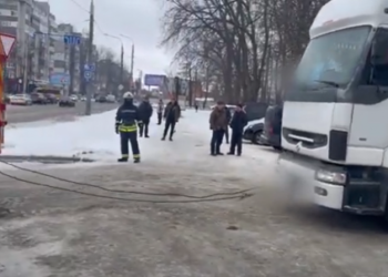 У Сумах рятувальники допомогли водію вантажівки, що застрягла – Суми та область