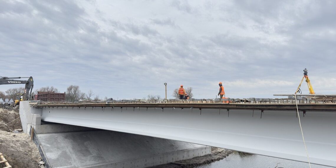 Уряд Британії допоможе відновити шість зруйнованих мостів на Київщині