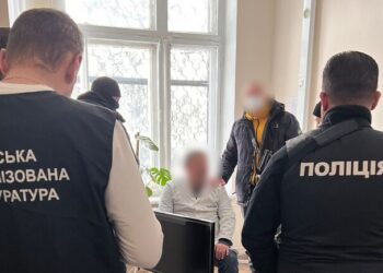 В Одессе врач требовал 5500 долларов взятки у военнослужащего